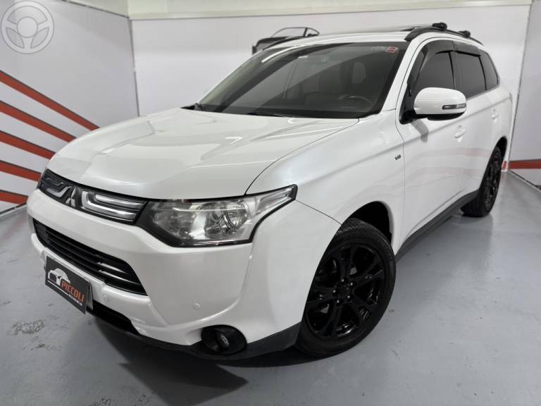 MITSUBISHI - OUTLANDER 3.0 GT 4X4 V6 24V 4P AUTOMÁTICO - 2014/2014 - BRANCA - R$ 75.900,00