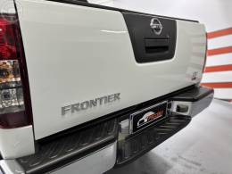 NISSAN - FRONTIER 2.5 SE ATTACK 4X4 CD TURBO ELETRONIC DIESEL 4P MANUAL - 2014/2014 - BRANCA - R$ 96.900,00