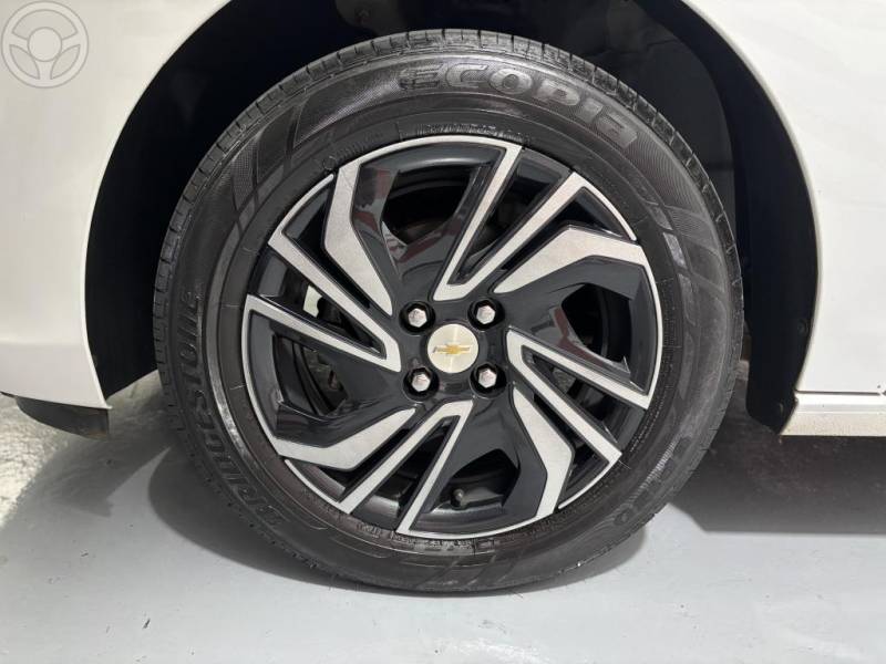 CHEVROLET - ONIX 1.0 LT2 FLEX 4P MANUAL - 2023/2024 - BRANCA - R$ 69.900,00