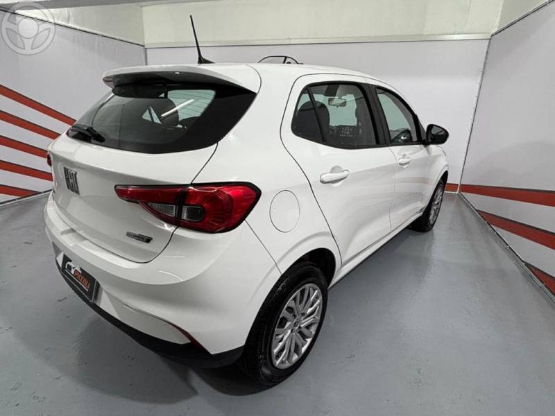 FIAT - ARGO 1.0 FIREFLY FLEX DRIVE MANUAL - 2023/2024 - BRANCA - R$ 68.900,00