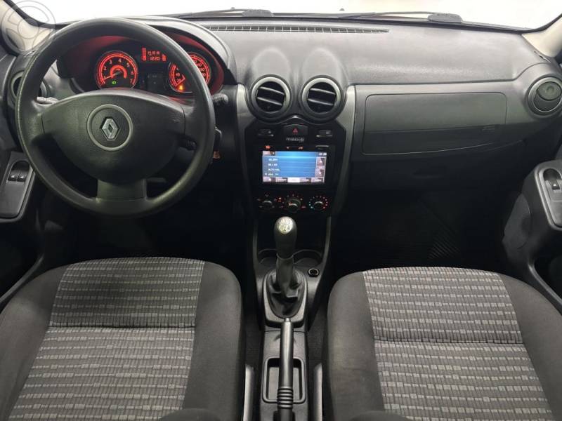 RENAULT - SANDERO 1.6 EXPRESSION 16V FLEX 4P MANUAL - 2013/2014 - PRATA - R$ 33.900,00
