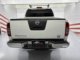 NISSAN - FRONTIER 2.5 SE ATTACK 4X4 CD TURBO ELETRONIC DIESEL 4P MANUAL - 2014/2014 - BRANCA - R$ 96.900,00