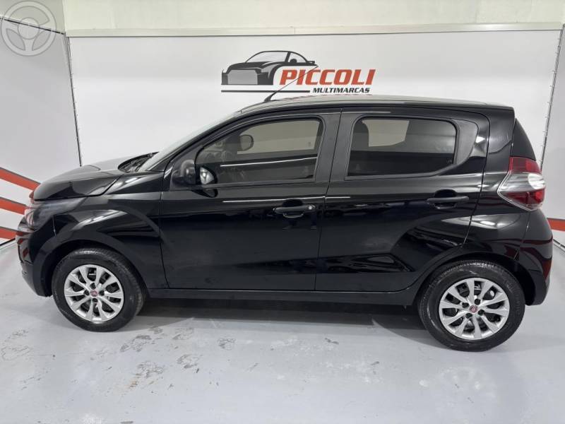 FIAT - MOBI 1.0 8V EVO FLEX LIKE. MANUAL - 2018/2019 - PRETA - R$ 45.900,00