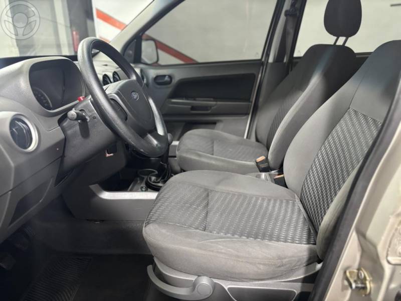 FORD - ECOSPORT 1.6 XLS 8V 4P MANUAL - 2006/2007 - PRATA - R$ 33.900,00