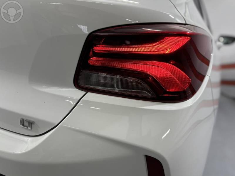 CHEVROLET - ONIX 1.0 LT2 FLEX 4P MANUAL - 2023/2024 - BRANCA - R$ 69.900,00
