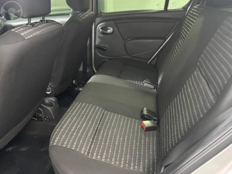 RENAULT - SANDERO 1.6 EXPRESSION 16V FLEX 4P MANUAL - 2013/2014 - PRATA - R$ 33.900,00