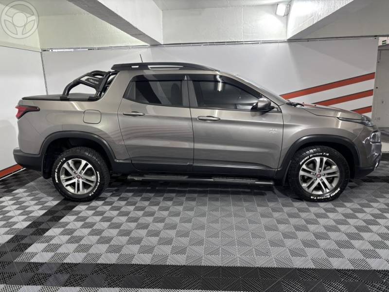 FIAT - TORO 2.0 16V TURBO DIESEL FREEDOM 4WD MANUAL - 2020/2020 - CINZA - R$ 102.900,00