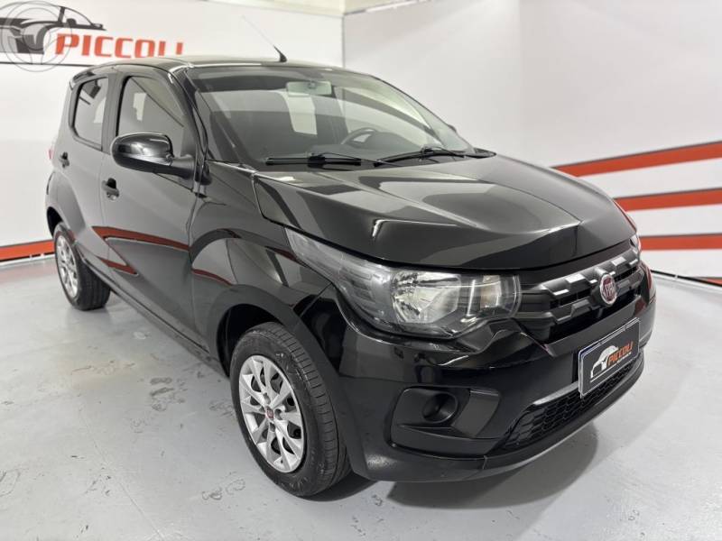 FIAT - MOBI 1.0 8V EVO FLEX LIKE. MANUAL - 2018/2019 - PRETA - R$ 45.900,00