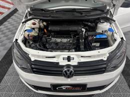 VOLKSWAGEN - VOYAGE 1.0 MI TRENDLINE 8V FLEX 4P MANUAL - 2014/2015 - BRANCA - R$ 43.900,00