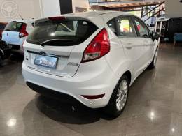 FORD - FIESTA 1.6 TITANIUM PLUS HATCH 16V FLEX 4P AUTOMÁTICO - 2016/2017 - BRANCA - R$ 59.900,00