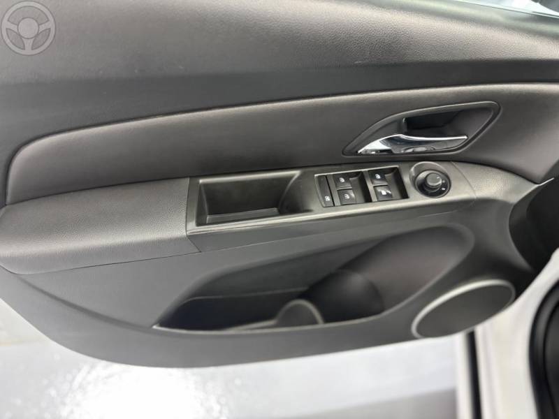 CHEVROLET - CRUZE 1.8 LT 16V FLEX 4P AUTOMÁTICO - 2014/2014 - BRANCA - R$ 63.500,00