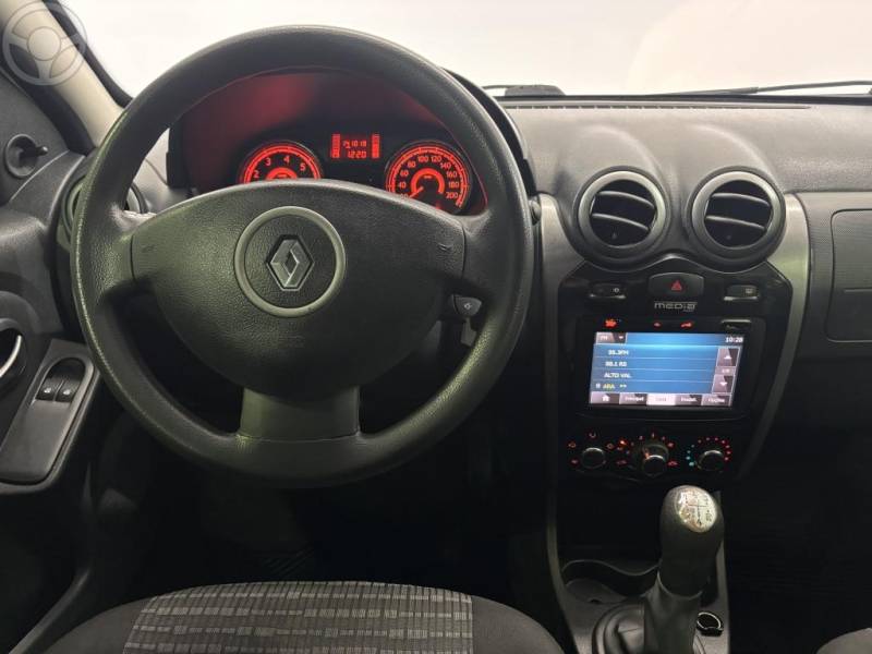 RENAULT - SANDERO 1.6 EXPRESSION 16V FLEX 4P MANUAL - 2013/2014 - PRATA - R$ 33.900,00