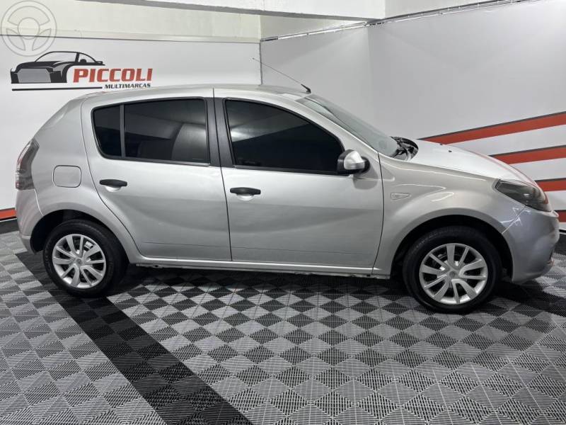 RENAULT - SANDERO 1.6 EXPRESSION 16V FLEX 4P MANUAL - 2013/2014 - PRATA - R$ 33.900,00