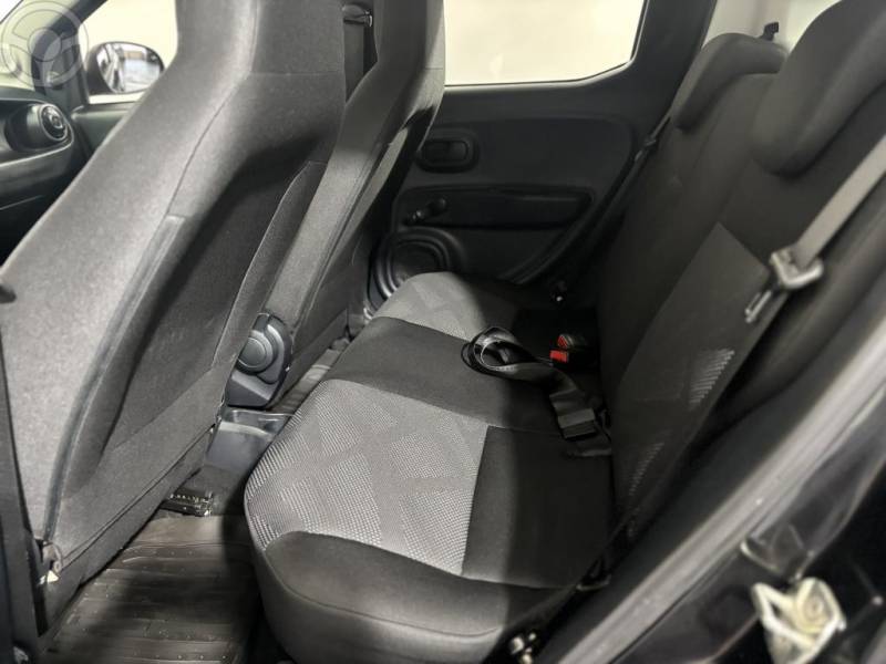 FIAT - MOBI 1.0 8V EVO FLEX LIKE. MANUAL - 2018/2019 - PRETA - R$ 45.900,00