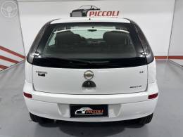 CHEVROLET - CORSA 1.4 MPFI MAXX 8V FLEX 4P MANUAL - 2011/2012 - BRANCA - R$ 34.900,00