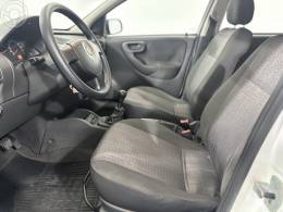 CHEVROLET - CORSA 1.4 MPFI MAXX 8V FLEX 4P MANUAL - 2011/2012 - BRANCA - R$ 34.900,00