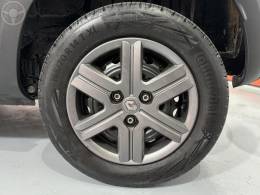 RENAULT - KWID 1.0 12V SCE FLEX ZEN MANUAL - 2023/2024 - PRATA - R$ 53.900,00