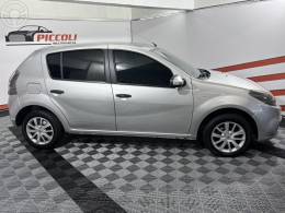 RENAULT - SANDERO 1.6 EXPRESSION 16V FLEX 4P MANUAL - 2013/2014 - PRATA - R$ 33.900,00
