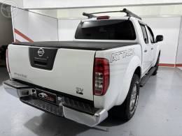 NISSAN - FRONTIER 2.5 SE ATTACK 4X4 CD TURBO ELETRONIC DIESEL 4P MANUAL - 2014/2014 - BRANCA - R$ 96.900,00