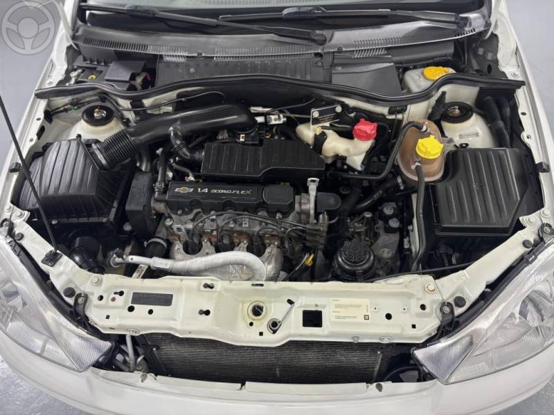 CHEVROLET - CORSA 1.4 MPFI MAXX 8V FLEX 4P MANUAL - 2011/2012 - BRANCA - R$ 34.900,00