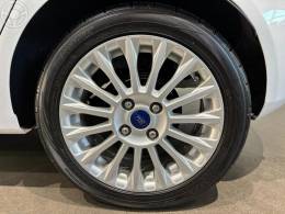 FORD - FIESTA 1.6 TITANIUM PLUS HATCH 16V FLEX 4P AUTOMÁTICO - 2016/2017 - BRANCA - R$ 59.900,00