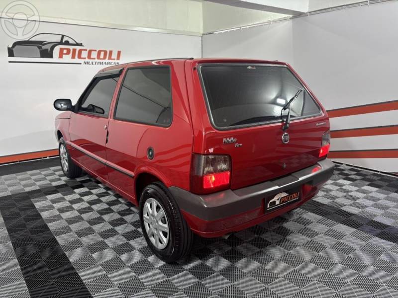 FIAT - UNO 1.0 MPI LE WAY ECONOMY 8V FLEX 2P MANUAL - 2012/2013 - VERMELHA - R$ 27.900,00