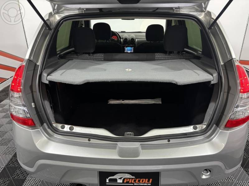 RENAULT - SANDERO 1.6 EXPRESSION 16V FLEX 4P MANUAL - 2013/2014 - PRATA - R$ 33.900,00