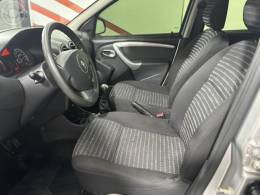 RENAULT - SANDERO 1.6 EXPRESSION 16V FLEX 4P MANUAL - 2013/2014 - PRATA - R$ 33.900,00