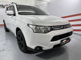 MITSUBISHI - OUTLANDER 3.0 GT 4X4 V6 24V 4P AUTOMÁTICO - 2014/2014 - BRANCA - R$ 78.900,00