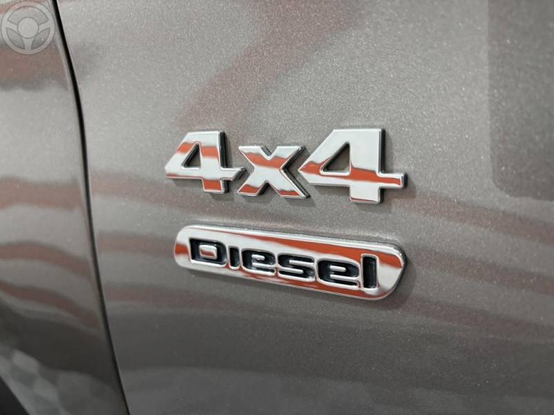 FIAT - TORO 2.0 16V TURBO DIESEL FREEDOM 4WD MANUAL - 2020/2020 - CINZA - R$ 102.900,00