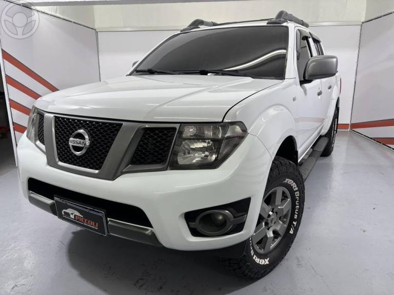 NISSAN - FRONTIER 2.5 SE ATTACK 4X4 CD TURBO ELETRONIC DIESEL 4P MANUAL - 2014/2014 - BRANCA - R$ 96.900,00