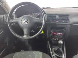 VOLKSWAGEN - GOLF 1.6 MI 8V 4P MANUAL - 2003/2003 - PRETA - R$ 33.900,00