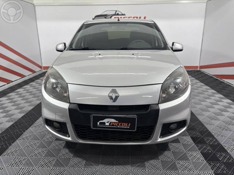 RENAULT - SANDERO 1.6 EXPRESSION 16V FLEX 4P MANUAL - 2013/2014 - PRATA - R$ 33.900,00
