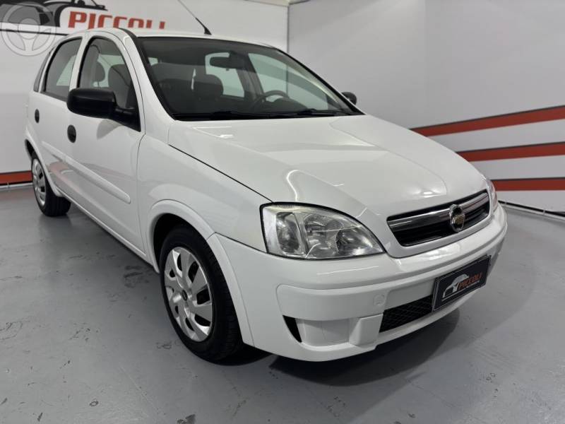 CHEVROLET - CORSA 1.4 MPFI MAXX 8V FLEX 4P MANUAL - 2011/2012 - BRANCA - R$ 34.900,00