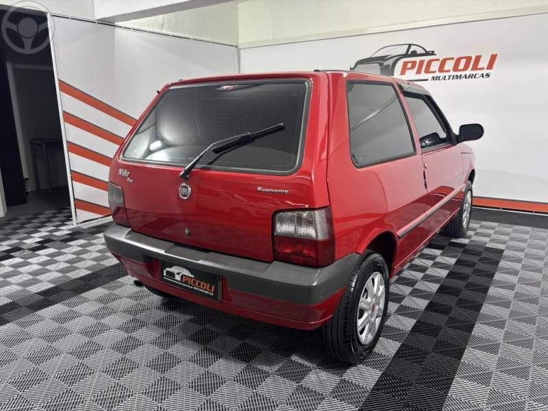 FIAT - UNO 1.0 MPI LE WAY ECONOMY 8V FLEX 2P MANUAL - 2012/2013 - VERMELHA - R$ 27.900,00