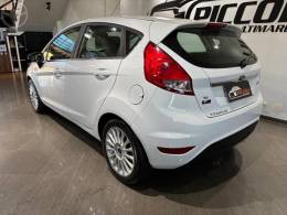 FORD - FIESTA 1.6 TITANIUM PLUS HATCH 16V FLEX 4P AUTOMÁTICO - 2016/2017 - BRANCA - R$ 59.900,00