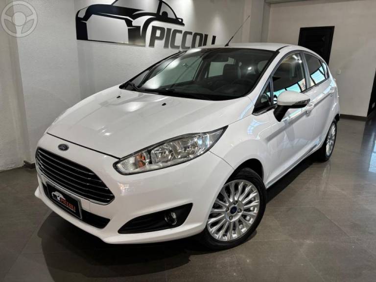 FORD - FIESTA 1.6 TITANIUM PLUS HATCH 16V FLEX 4P AUTOMÁTICO - 2016/2017 - BRANCA - R$ 59.900,00