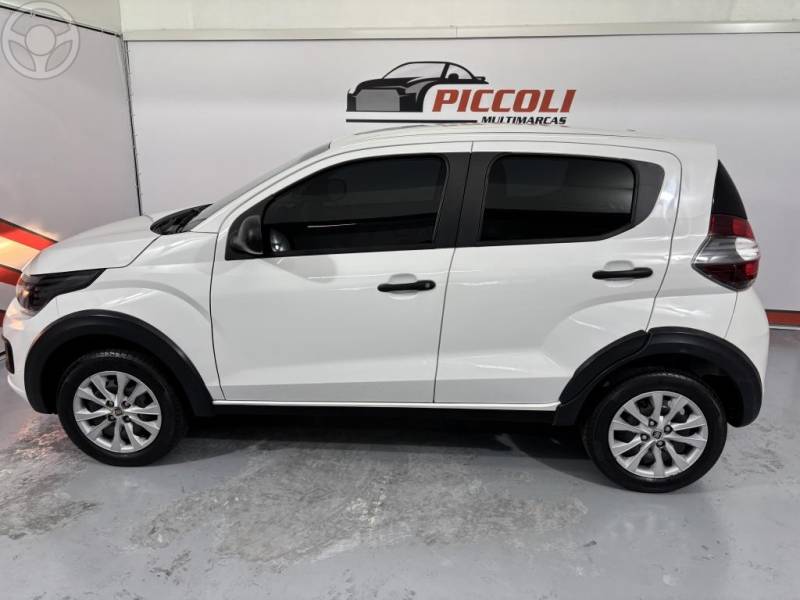 FIAT - MOBI 1.0 8V EVO FLEX LIKE. MANUAL - 2022/2023 - BRANCA - R$ 51.900,00