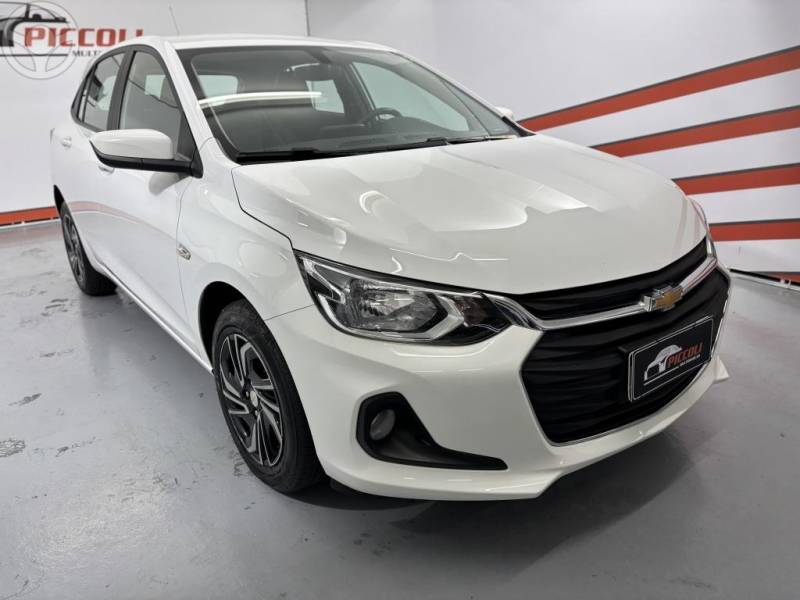 CHEVROLET - ONIX 1.0 LT2 FLEX 4P MANUAL - 2023/2024 - BRANCA - R$ 69.900,00
