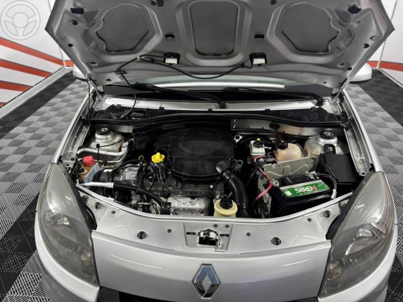 RENAULT - SANDERO 1.6 EXPRESSION 16V FLEX 4P MANUAL - 2013/2014 - PRATA - R$ 33.900,00