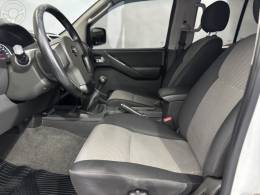 NISSAN - FRONTIER 2.5 SE ATTACK 4X4 CD TURBO ELETRONIC DIESEL 4P MANUAL - 2014/2014 - BRANCA - R$ 96.900,00