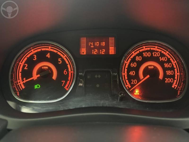 RENAULT - SANDERO 1.6 EXPRESSION 16V FLEX 4P MANUAL - 2013/2014 - PRATA - R$ 33.900,00