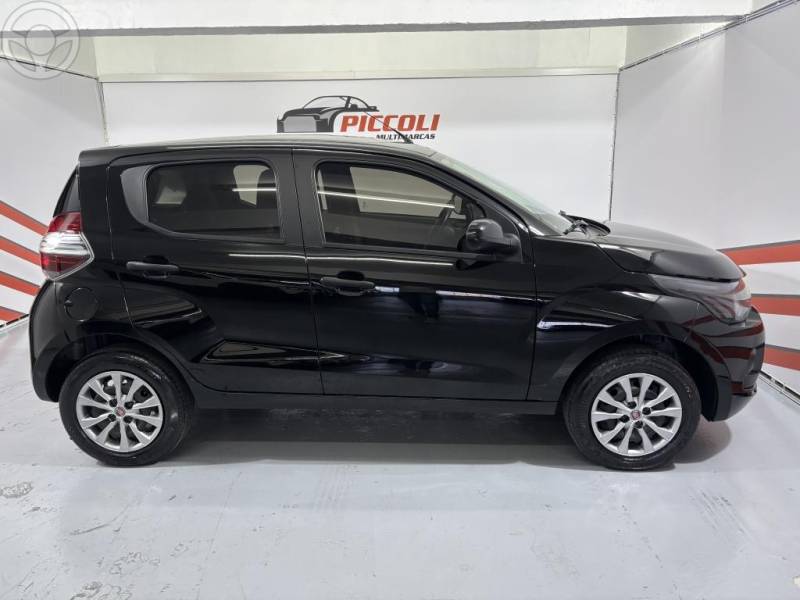 FIAT - MOBI 1.0 8V EVO FLEX LIKE. MANUAL - 2018/2019 - PRETA - R$ 45.900,00